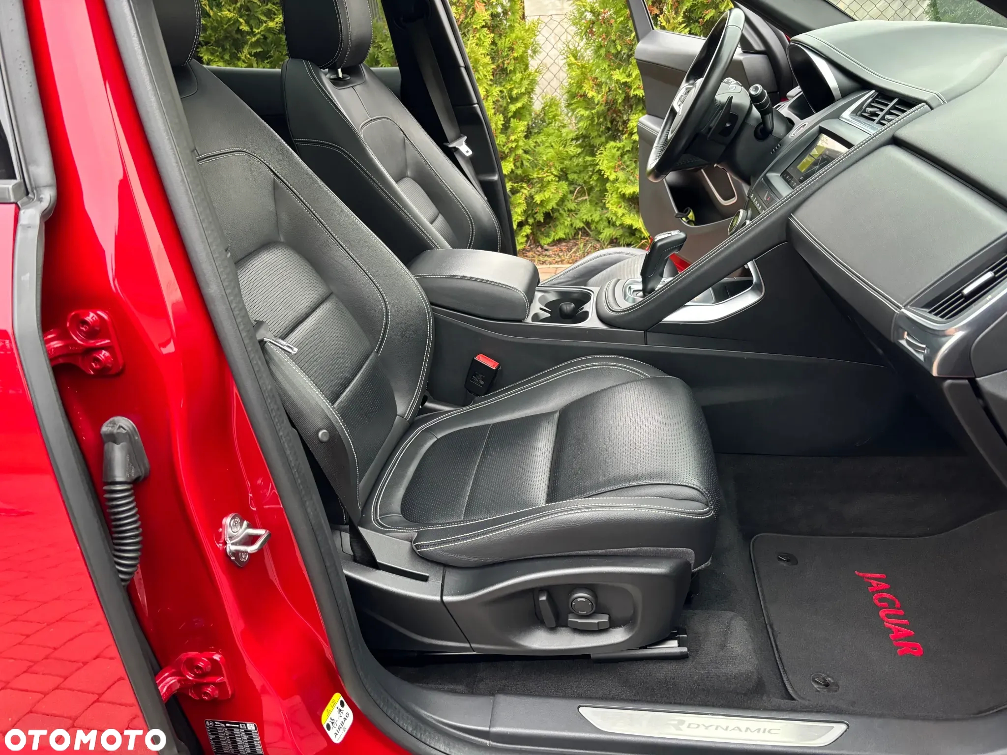 Jaguar E-Pace - 33