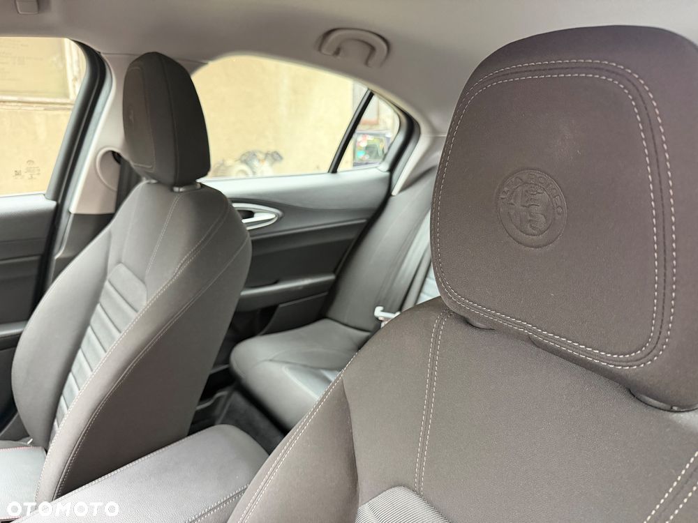 Alfa Romeo Giulia 2.2 - 16