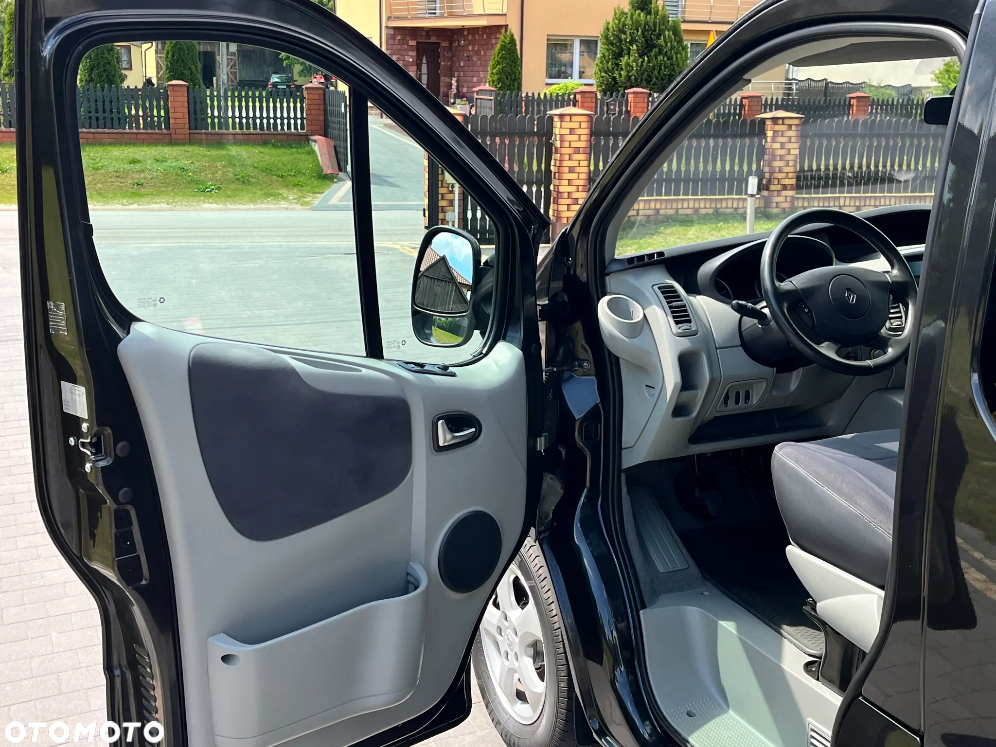 Renault Trafic Grand Passenger Black Edition - 20