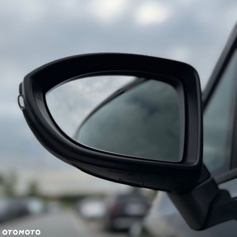 Volkswagen Touran - 34