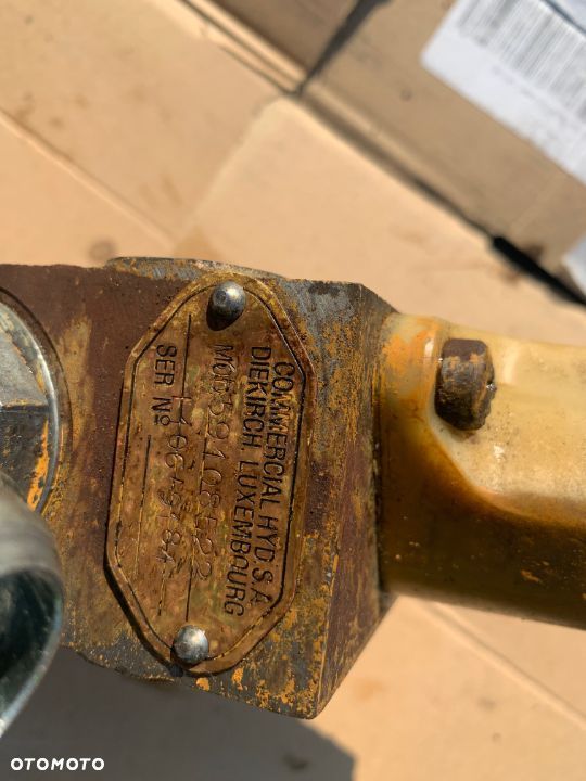 M0559108522 Zawór rozdzielacz 1069184 CASE 580 G - 7