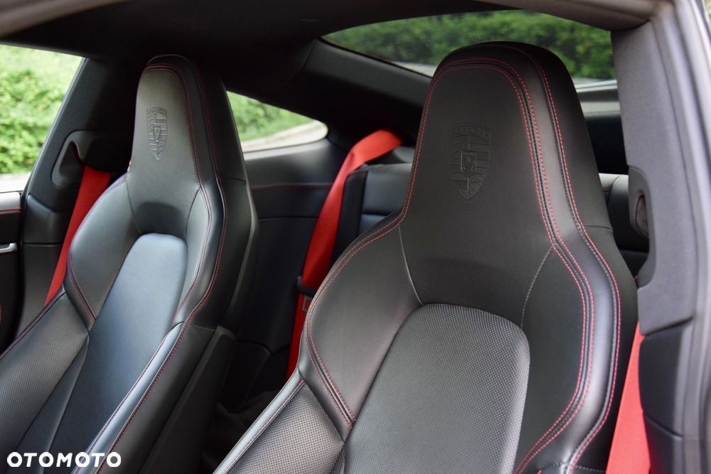 Porsche 911 Carrera 4S - 12