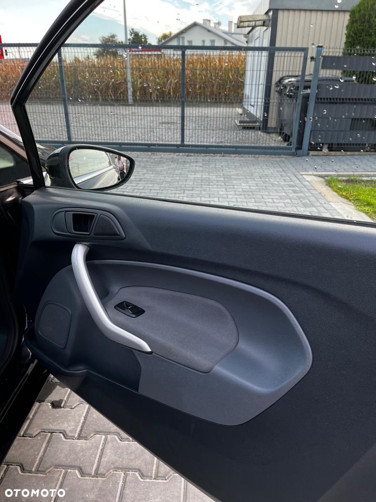 Ford Fiesta 1.4 Ghia - 19