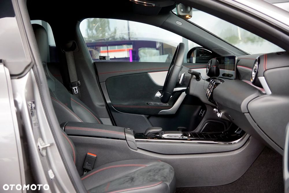 Mercedes-Benz CLA 200 AMG Line 7G-DCT - 19