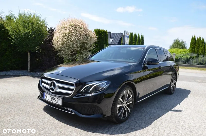 Mercedes-Benz Klasa E 350 d 4Matic T 9G-TRONIC Avantgarde - 29