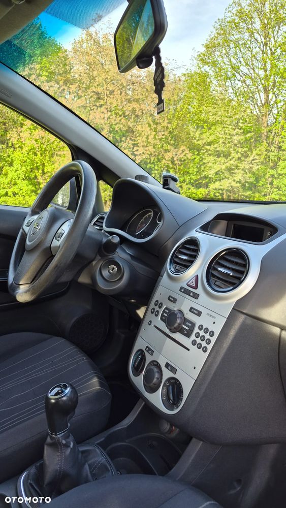 Opel Corsa 1.4 16V Enjoy - 13