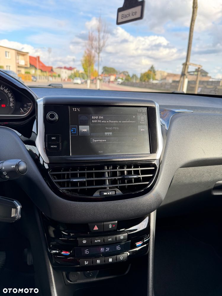 Peugeot 208 - 12