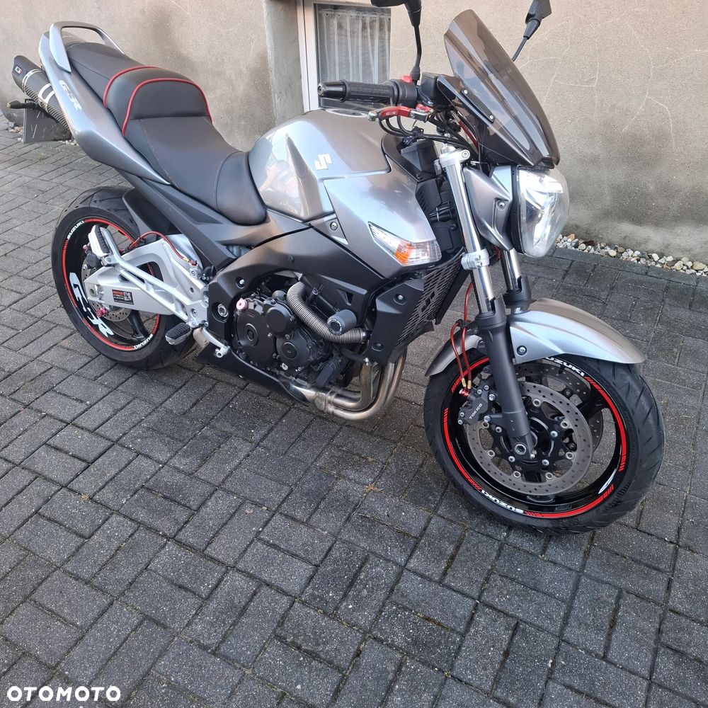 Suzuki GSR - 1