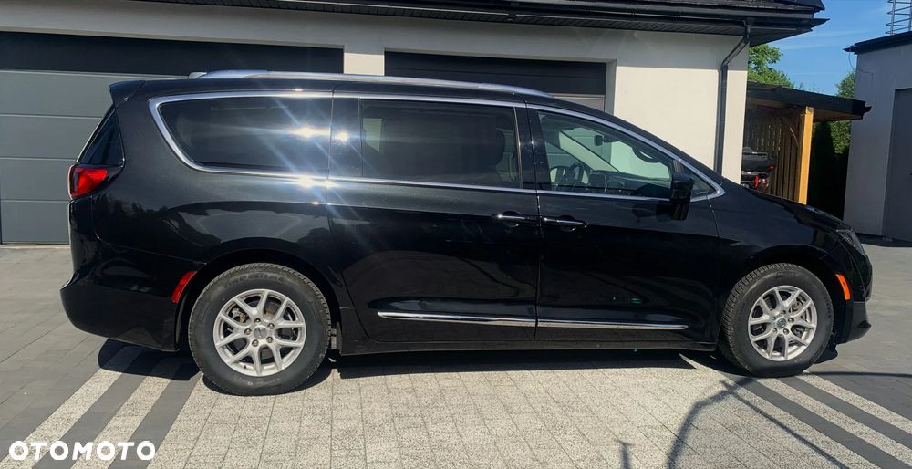 Chrysler Pacifica - 8