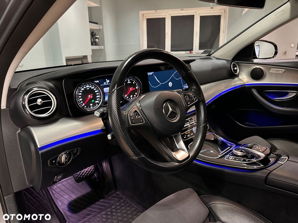 Mercedes-Benz Klasa E 220 d 4-Matic Business Edition 9G-TRONIC - 3