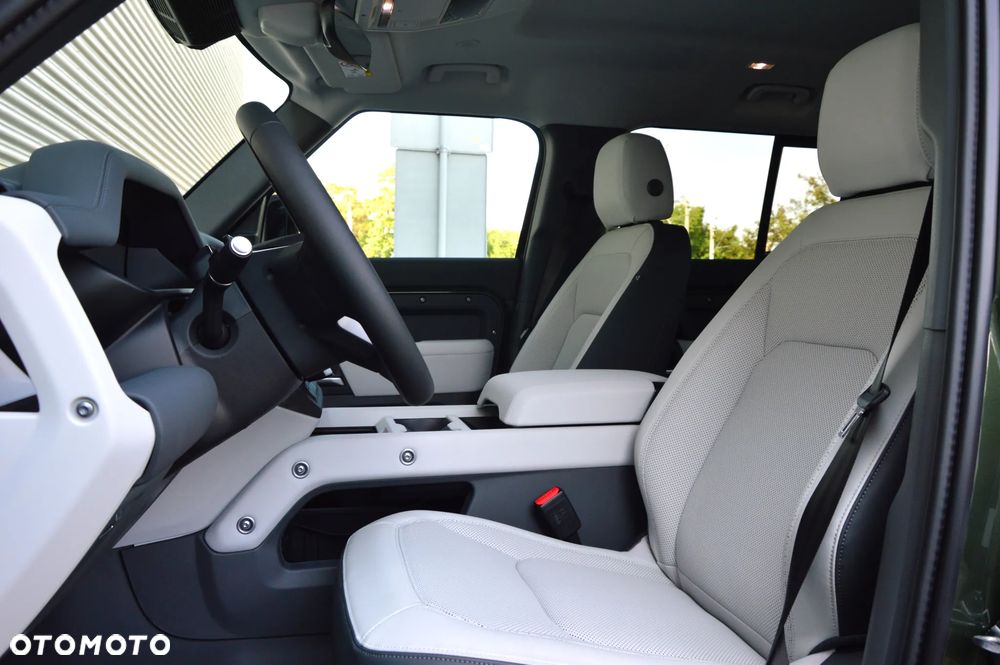 Land Rover Defender 3.0 D250 mHEV - 19