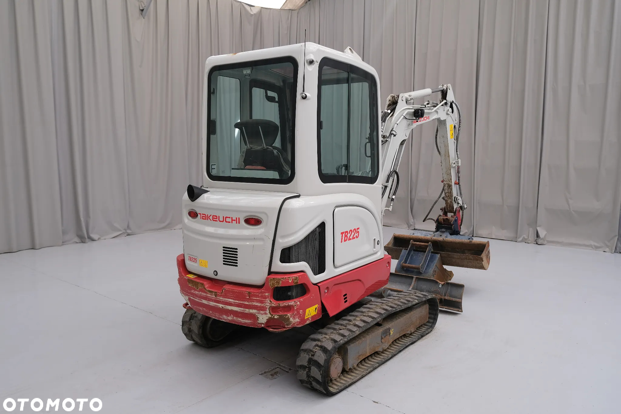 Takeuchi TB225 - 3