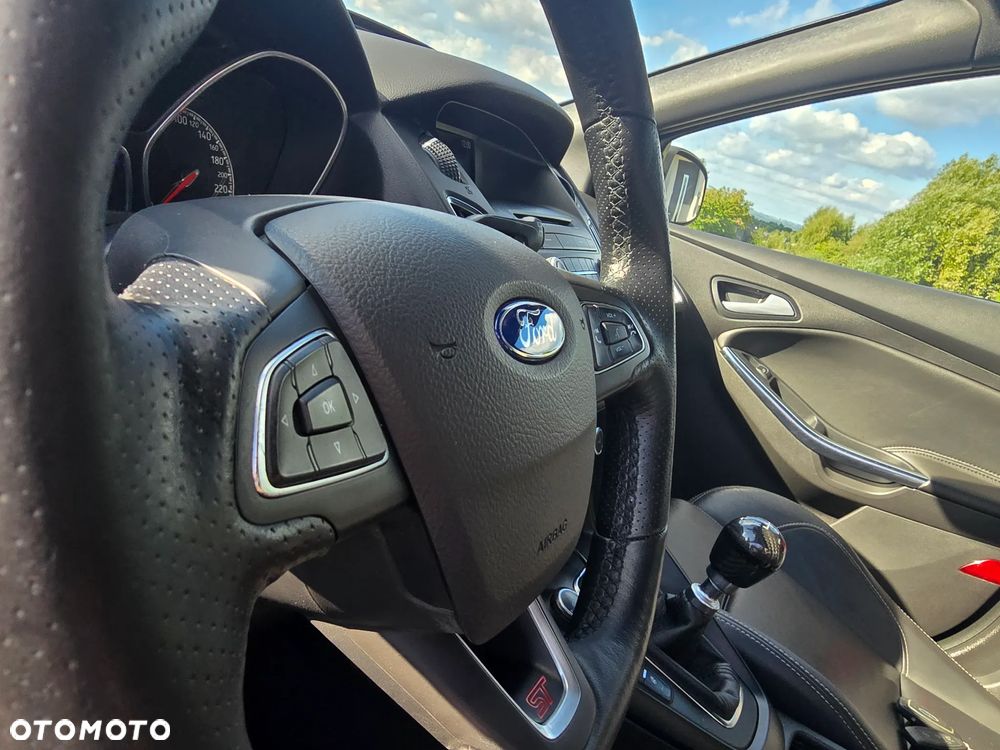 Ford Focus 2.0 EcoBoost ST mit Leder-Exclusiv-Paket - 9