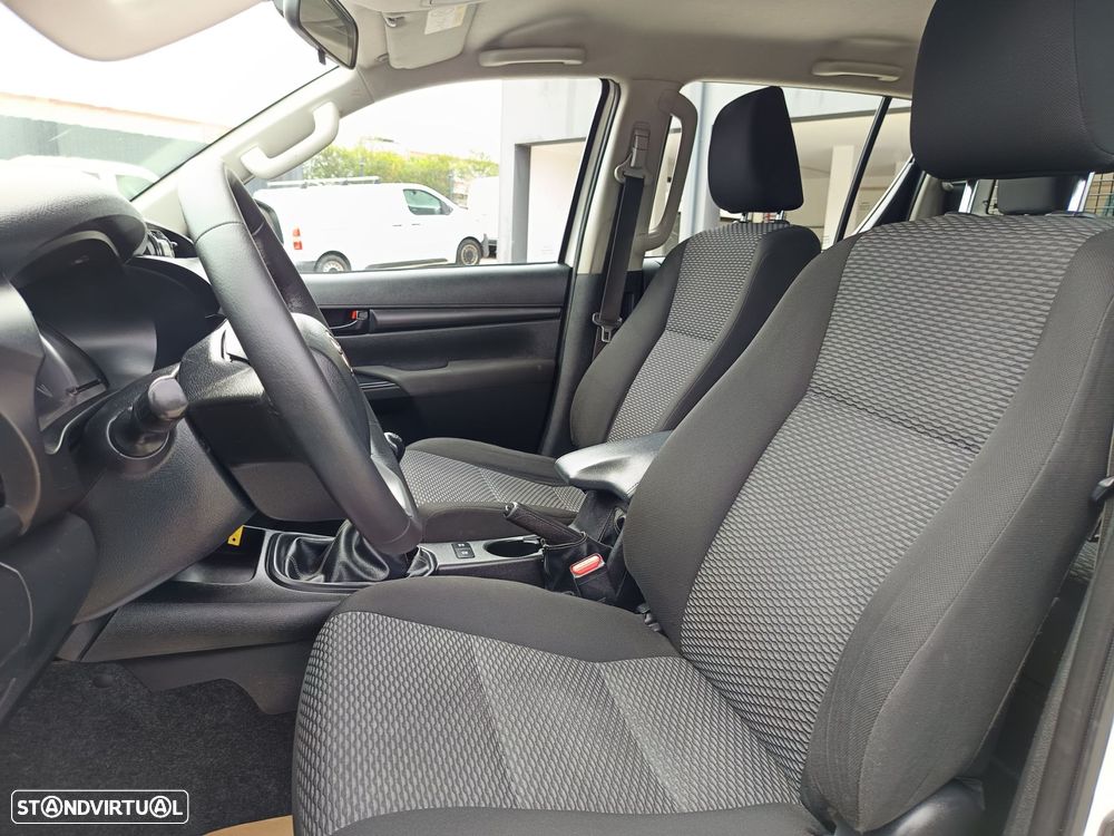 Toyota Hilux 2.4 D-4D 2WD CD CM - 22