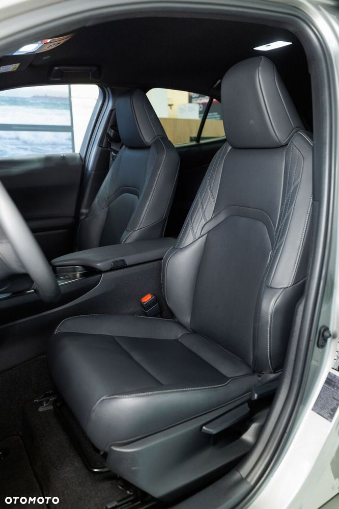 Lexus UX 300h F Sport Design AWD - 10