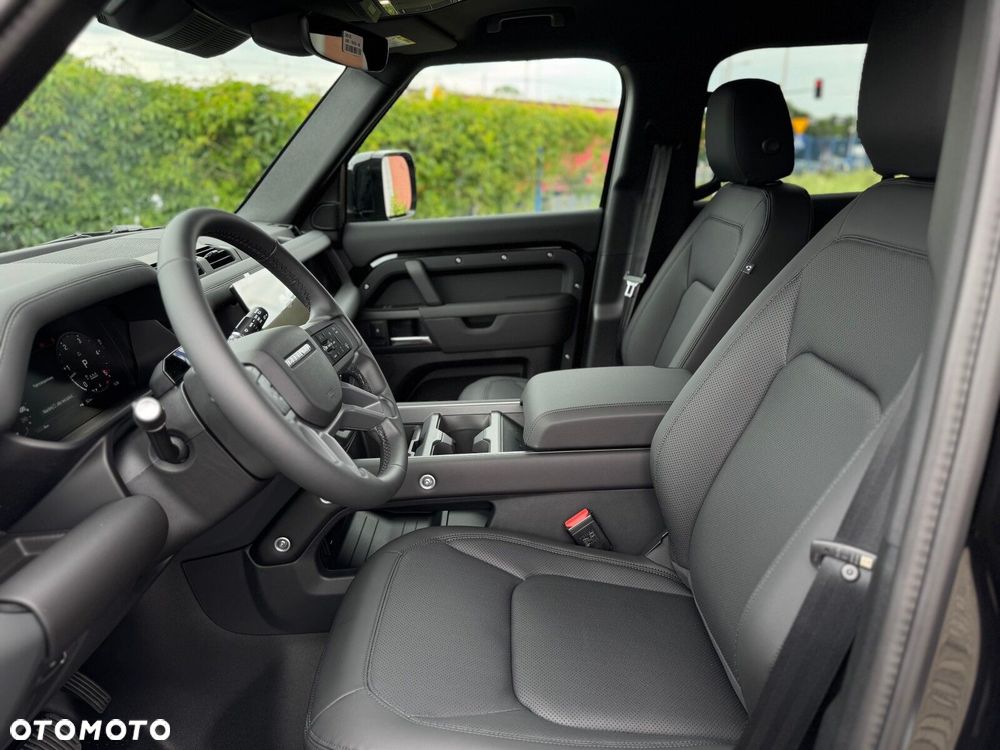 Land Rover Defender - 7