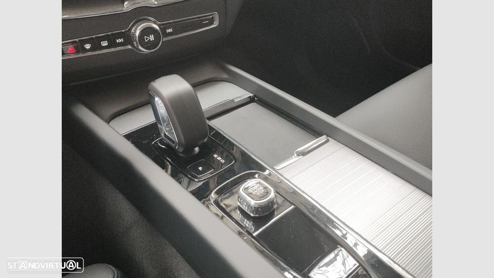 Volvo XC 60 2.0 T6 PHEV Plus Dark AWD - 14