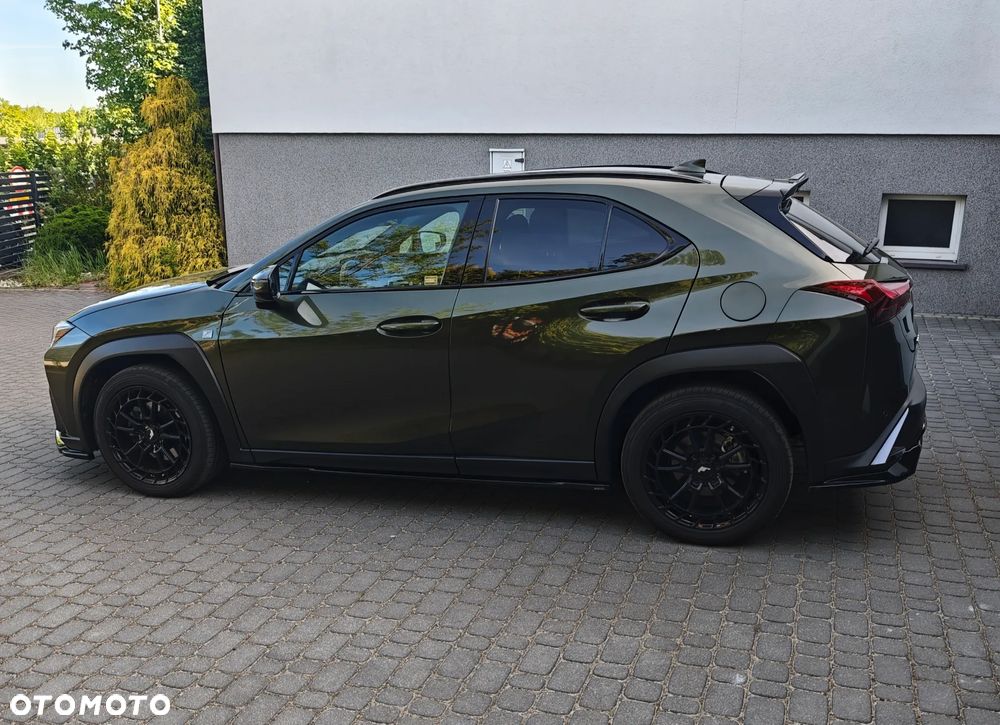 Lexus UX 300h F Sport Design - 2