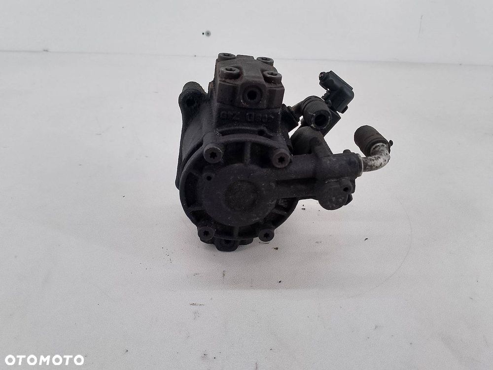 POMPA WTRYSKOWA SKODA FABIA II LIFT 03L130755E 1.6 TDI - 2