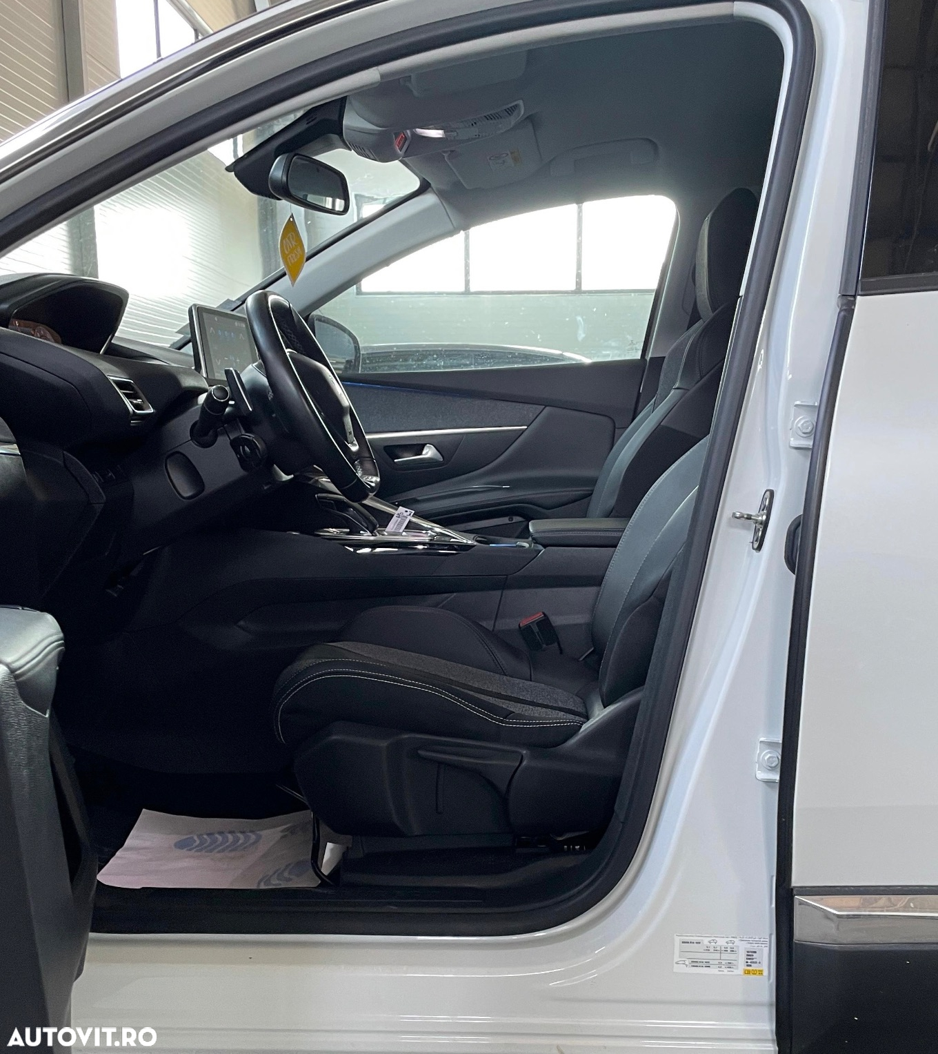Peugeot 3008 1.2 PureTech S&S EAT8 Allure - 10