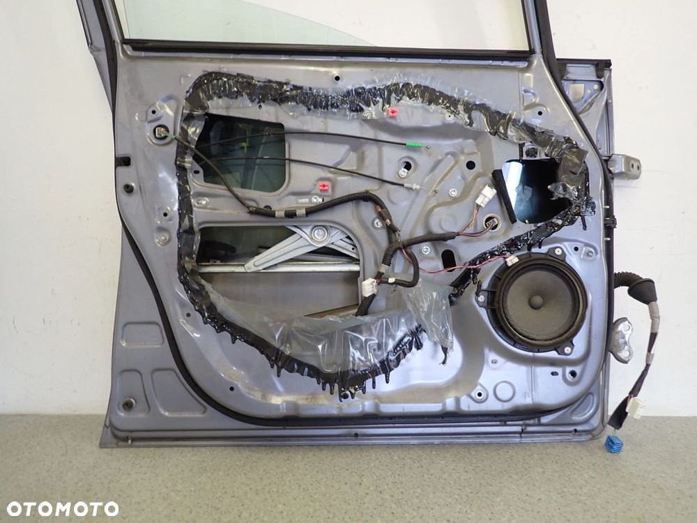 TOYOTA VERSO 09-13 DRZWI PRZEDNIE LEWE 8T4 - 15
