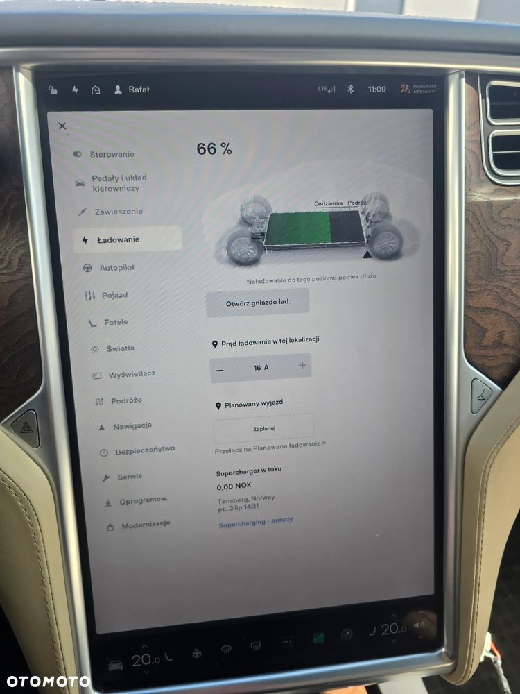 Tesla Model X - 34