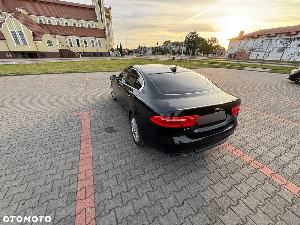Jaguar XE 2.0 D Prestige - 5