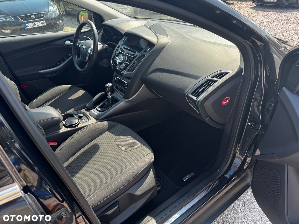 Ford Focus 1.6 EcoBoost Titanium - 24