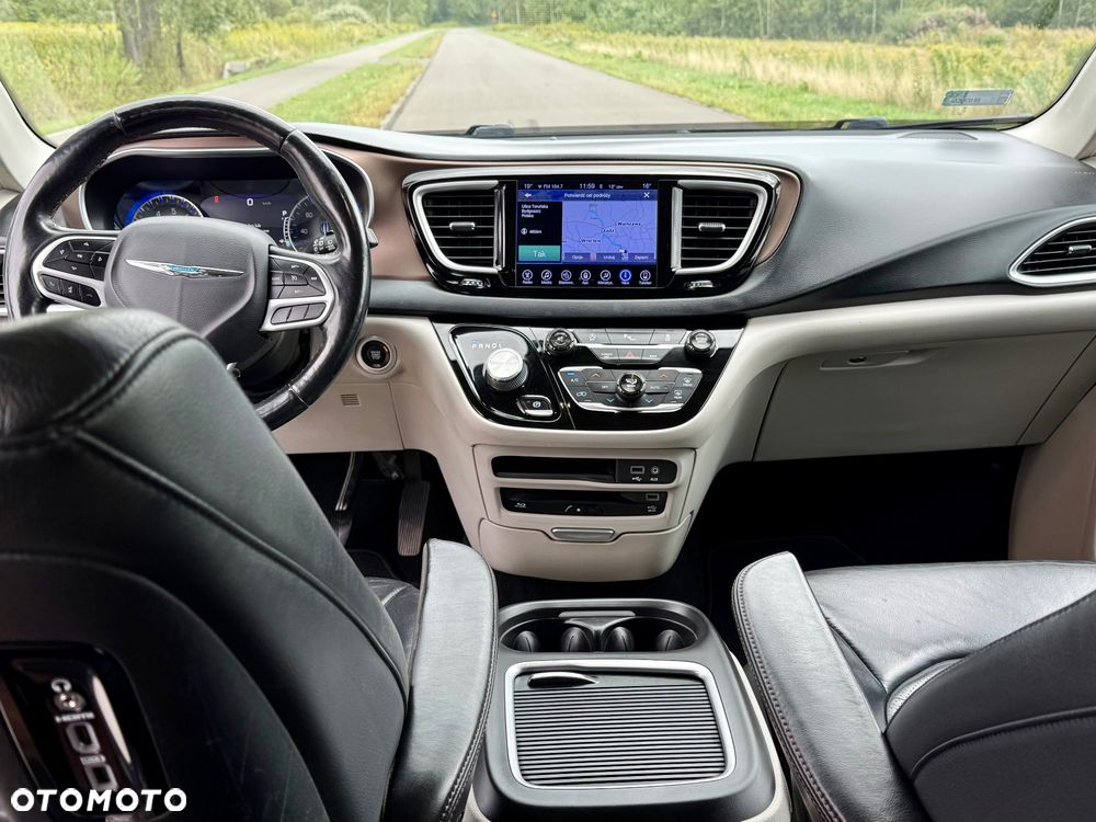 Chrysler Pacifica - 11