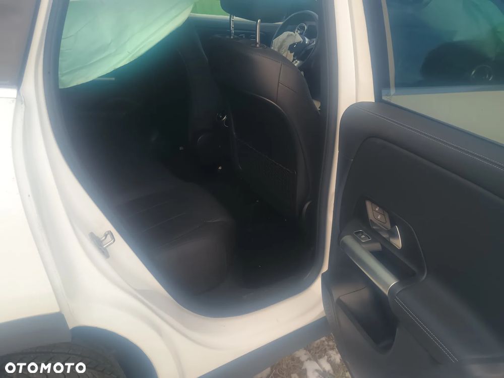 Mercedes-Benz GLA 250 4Matic 8G-DCT Style - 15