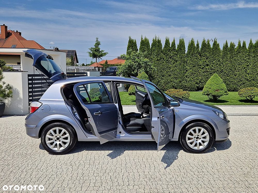 Opel Astra 1.6 Essentia - 18
