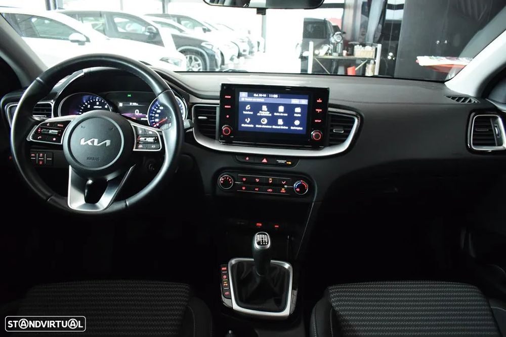 Kia Ceed SW 1.6 CRDi MHEV Dynamic - 27