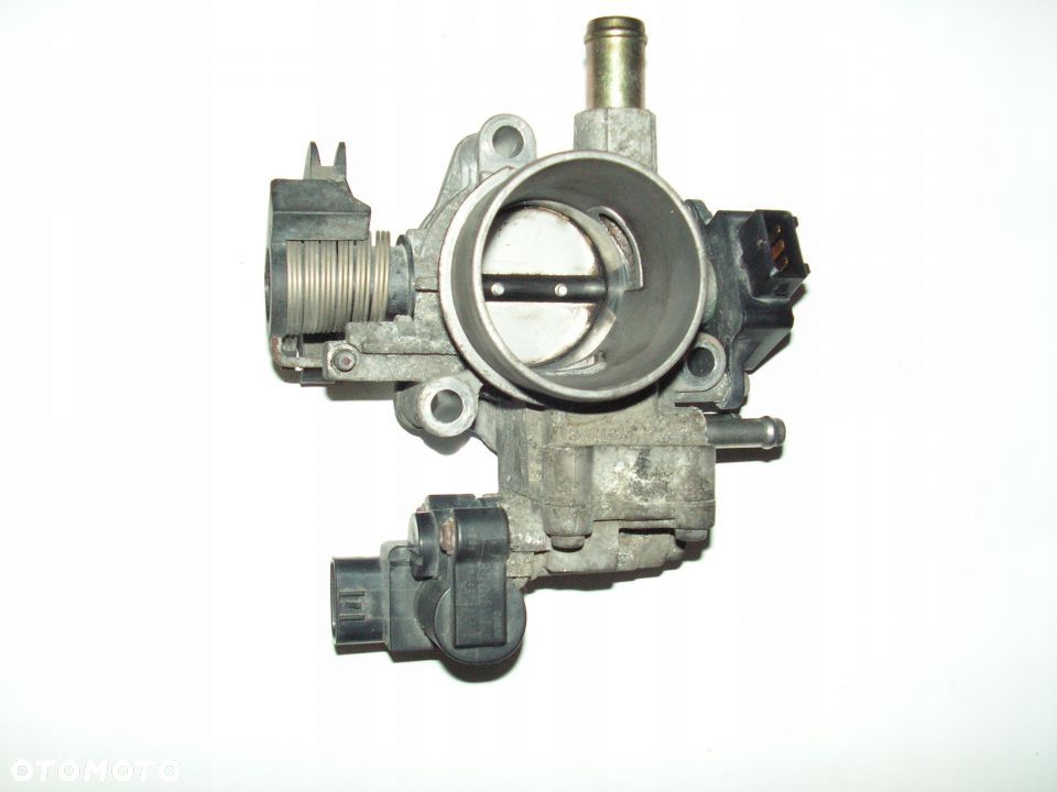 COROLLA E11 1,4 VVT-I PRZEPUSTNICA JAK NOWA - 1