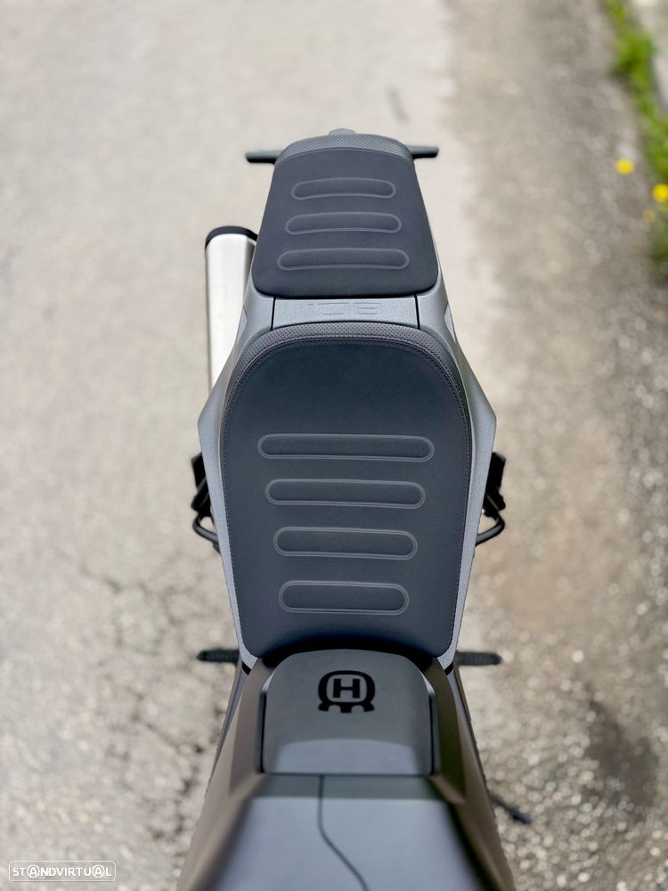 Husqvarna Svartpilen 801 - 12