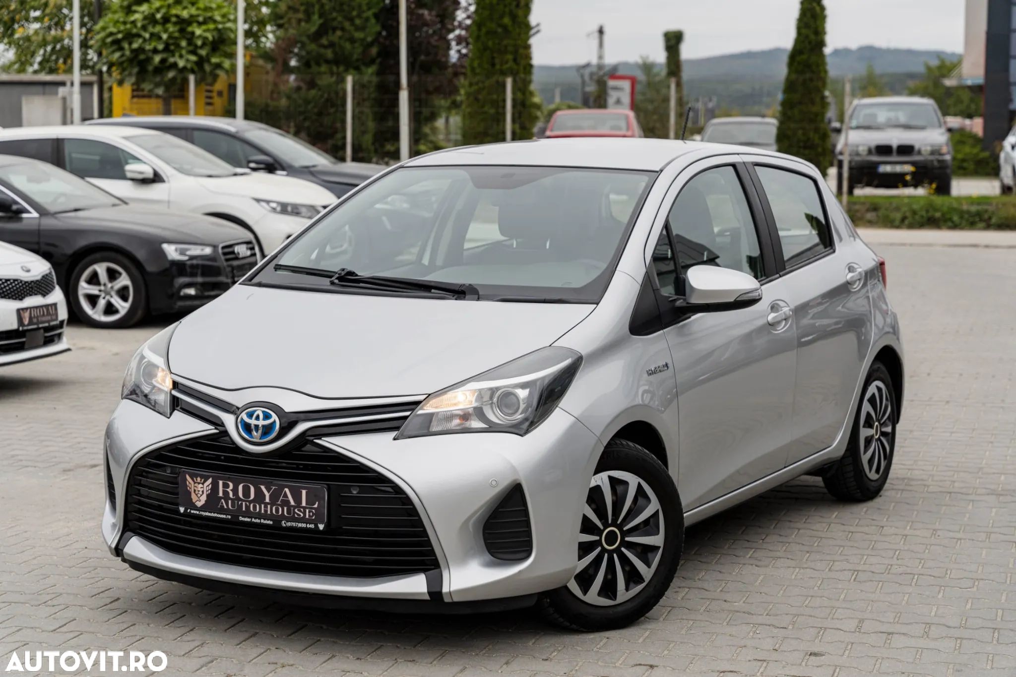 Toyota Yaris 1.5 VVT-i HSD Exclusive - 1