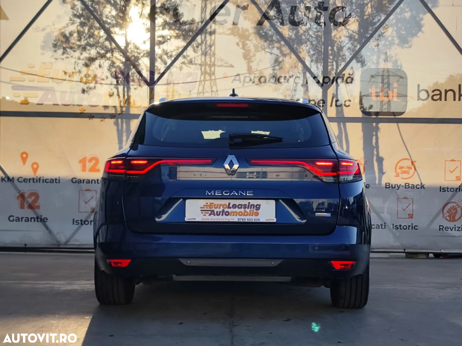 Renault Megane Grandtour E-TECH Plug-in 160 BUSINESS EDITION - 8