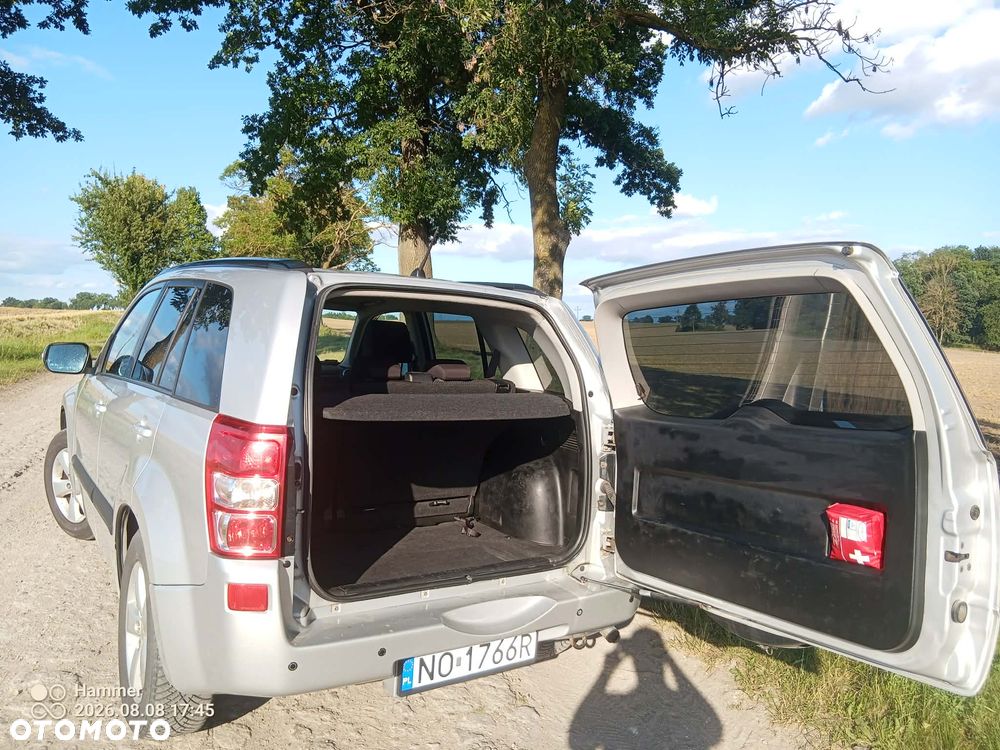 Suzuki Grand Vitara 2.0 - 9
