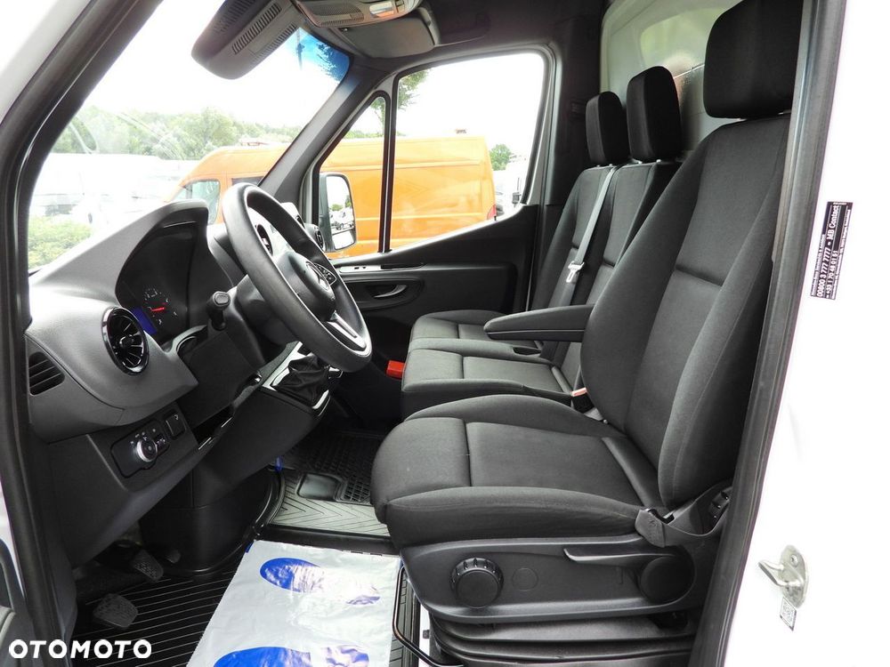 Mercedes-Benz SPRINTER 515 KONTENER WINDA 8 PALET TEMPOMAT BLIŹNIACZE KOŁA KLIMATYZACJA  150KM - 25