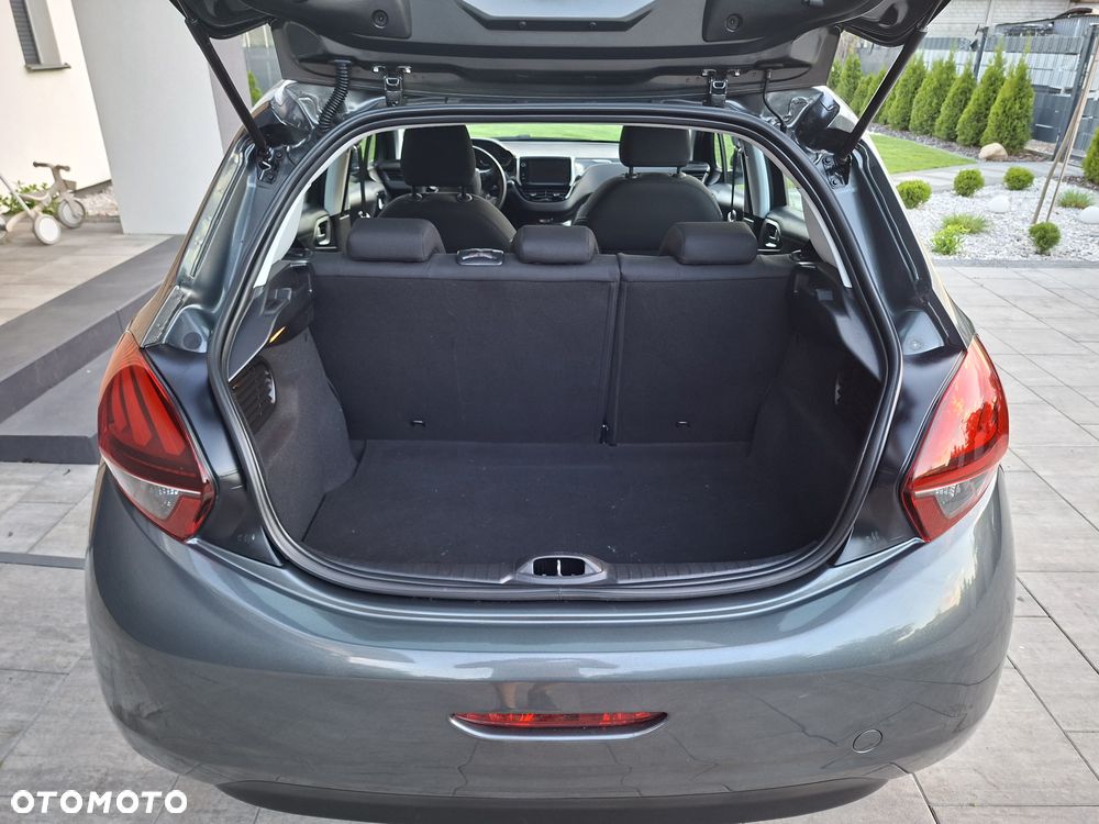 Peugeot 208 - 12