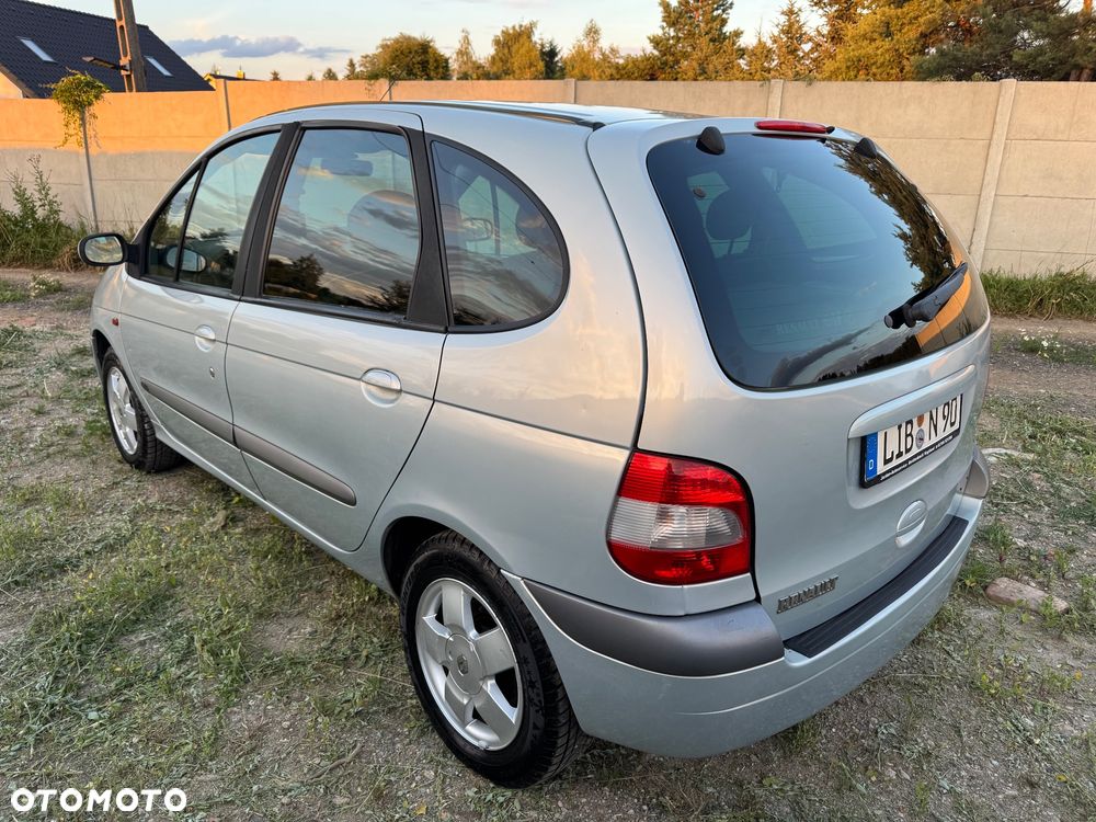 Renault Scenic 1.6 16V Privilege - 12