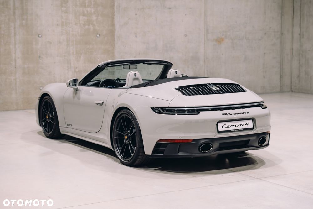 Porsche 911 Carrera 4 GTS - 26