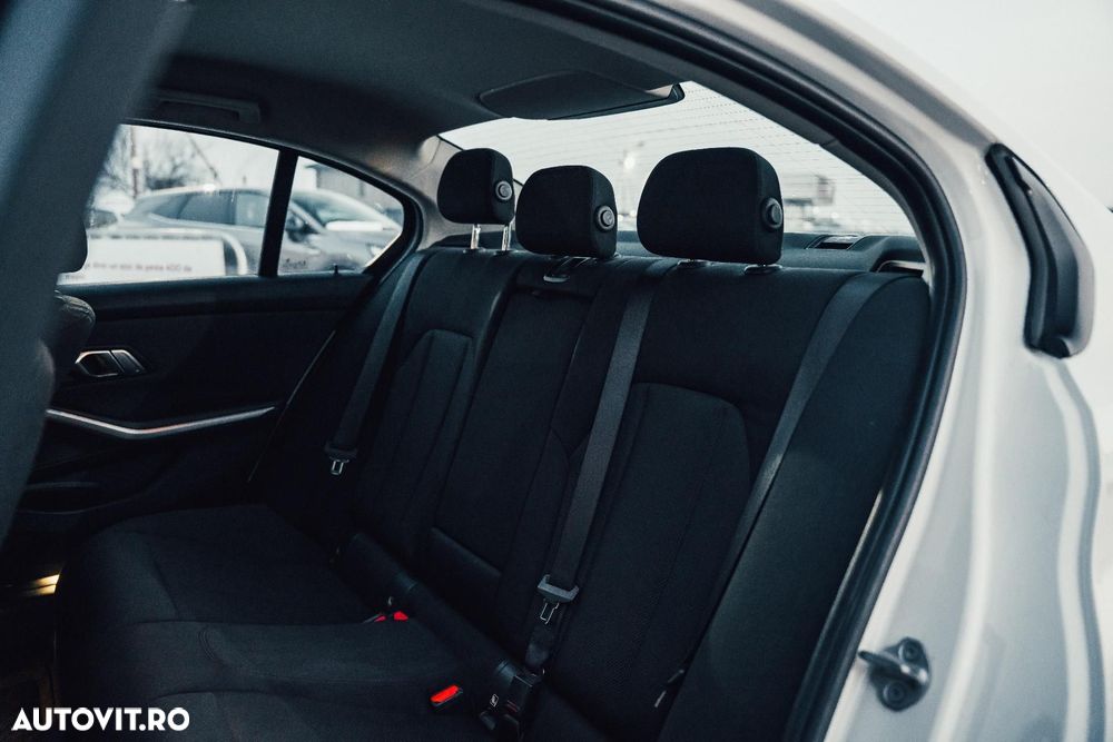 BMW Seria 3 320d xDrive Aut. - 23