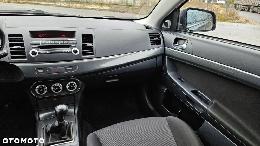 Mitsubishi Lancer 1.8 Intense - 27