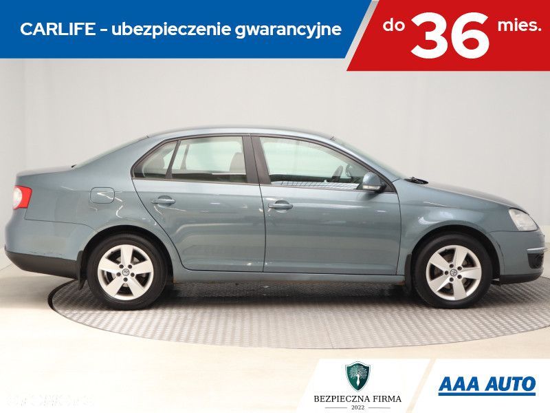Volkswagen Jetta - 8