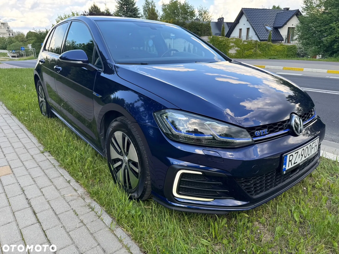 Volkswagen Golf - 2