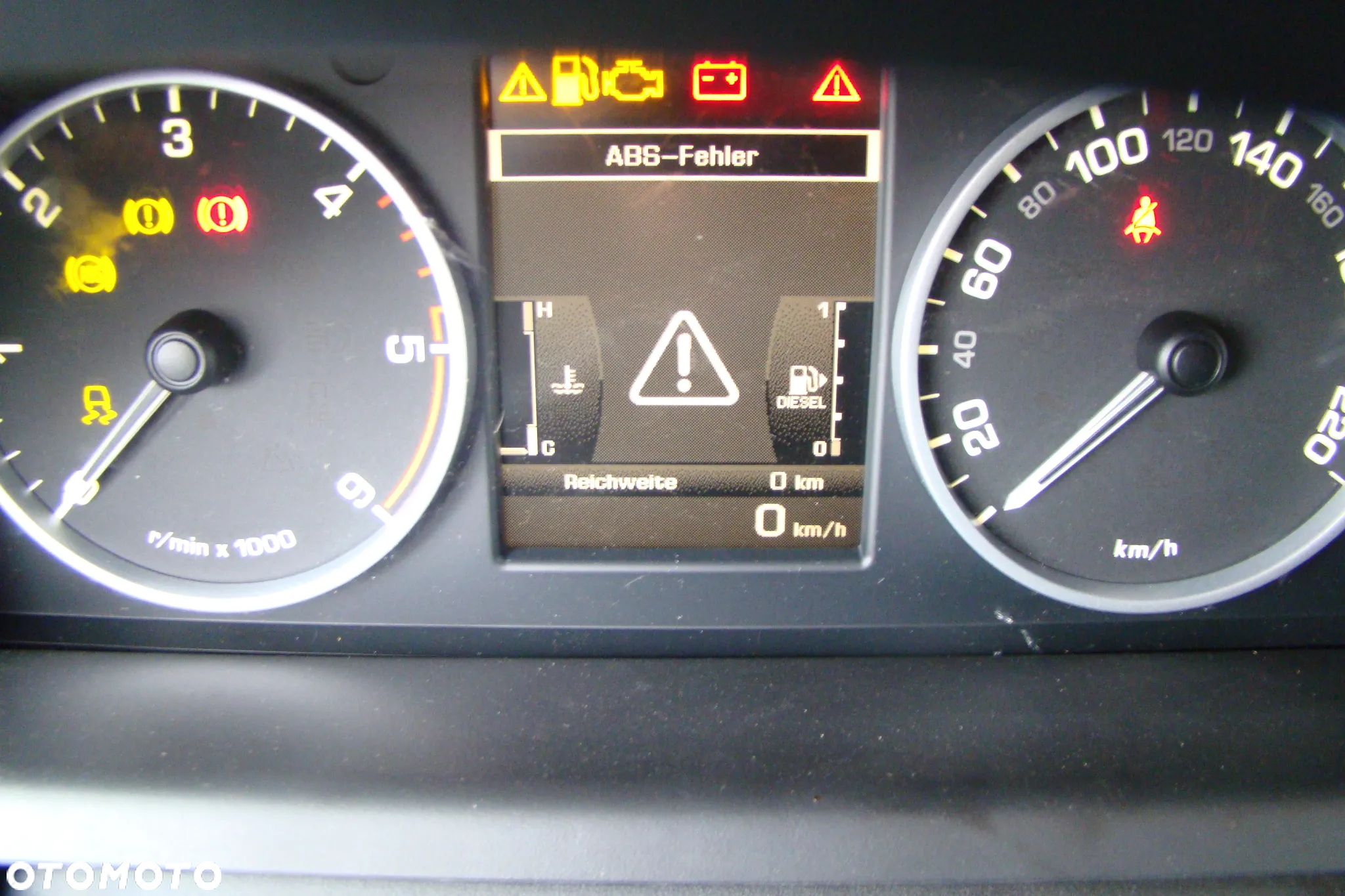 Land Rover Discovery IV 2.7D V6 S - 15