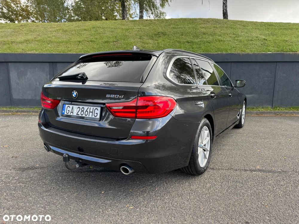 BMW Seria 5 520d Luxury Line - 9