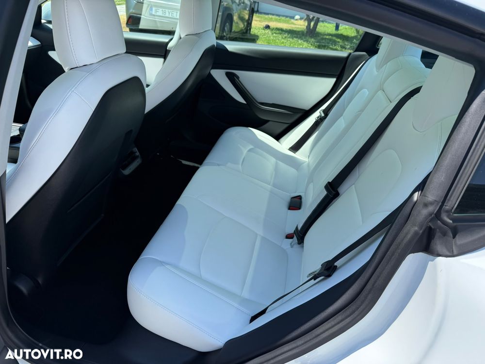 Tesla Model 3 - 7