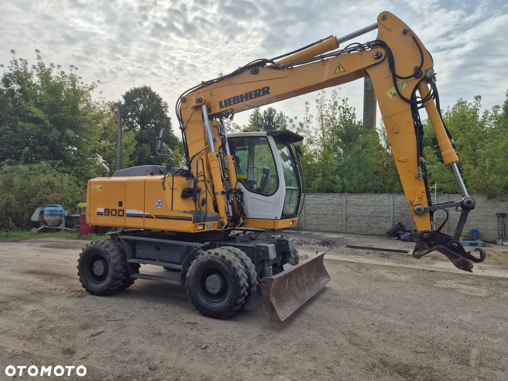 Liebherr A 900 C - 1