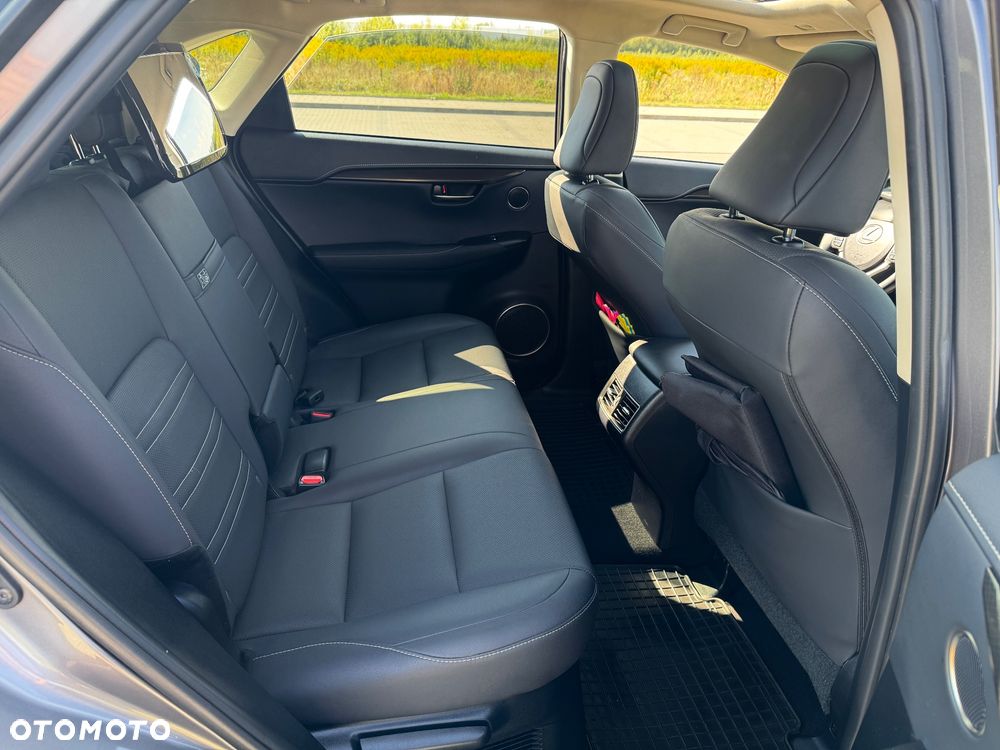 Lexus NX 300 - 32